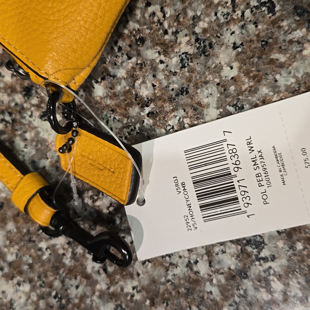 NWT large Coach wristlet honeycomb pebbled leather Dark yellow 🐝 - Picture 4 of 10